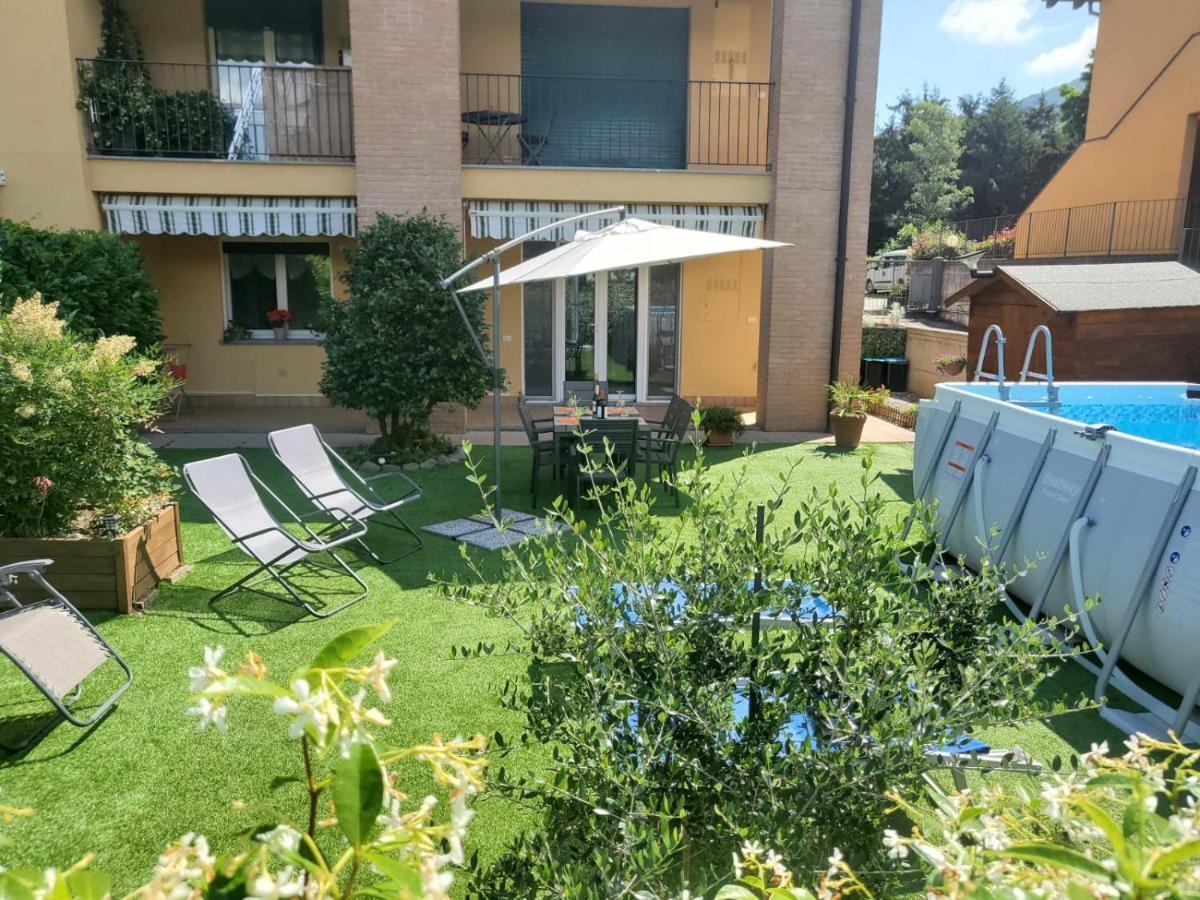 A Due Passi Dal Lago Colico Bagian luar foto
