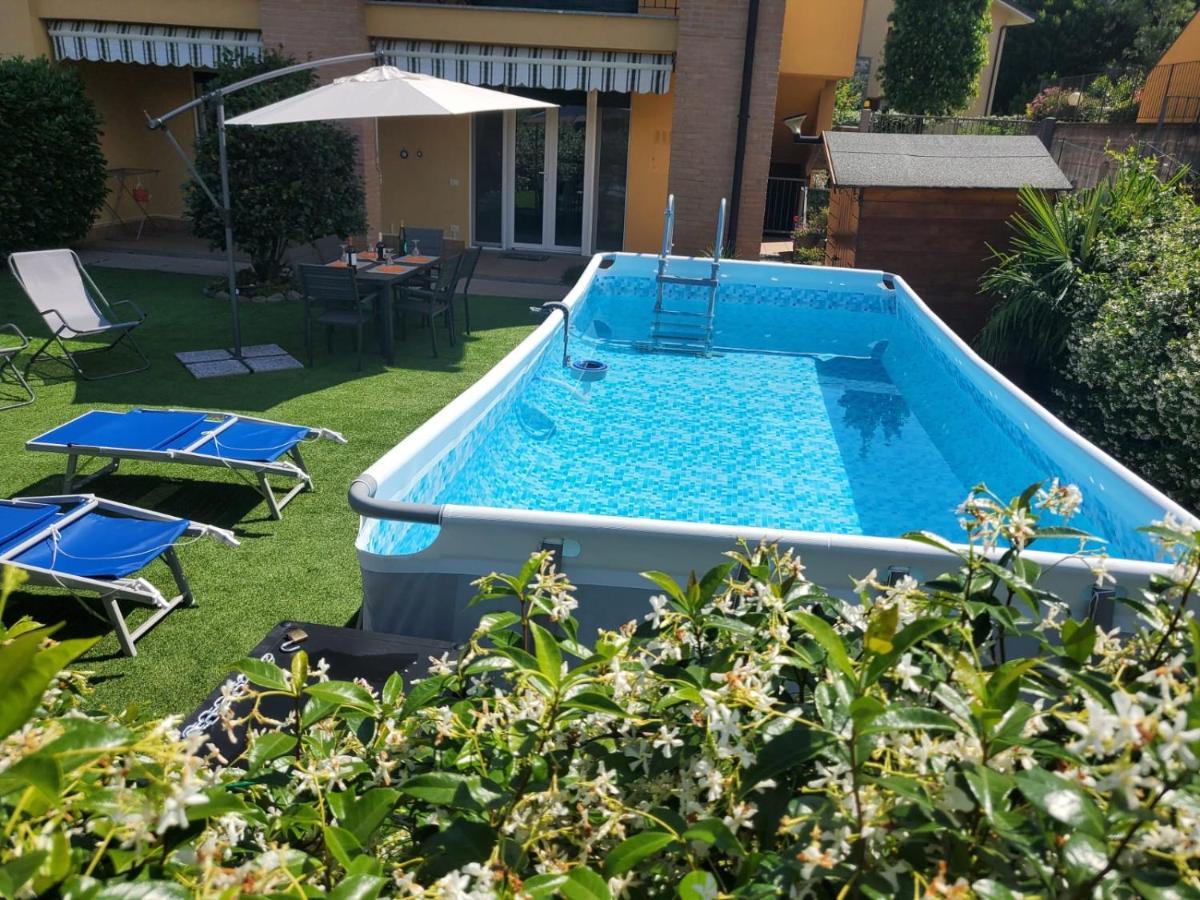 A Due Passi Dal Lago Colico Bagian luar foto